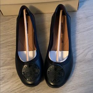 clarks lola flats